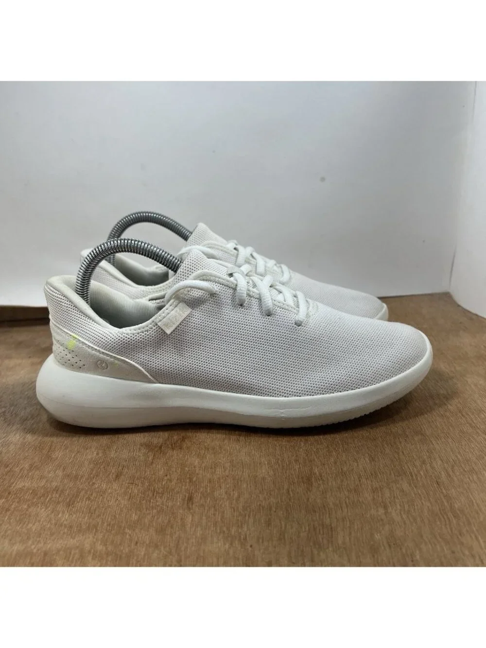 KIZIK Lima Women’s Size 9 White Hand Free Athletic Shoes